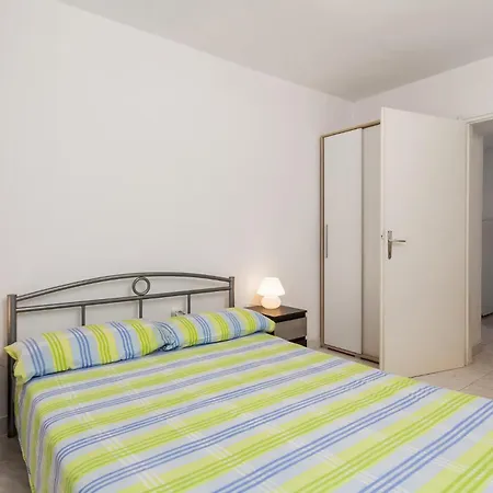 Apartment 1 Bedroom Cozy In Starigrad (Kvarner)