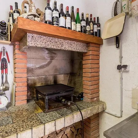 1 Bedroom Cozy In Lägenhet *
